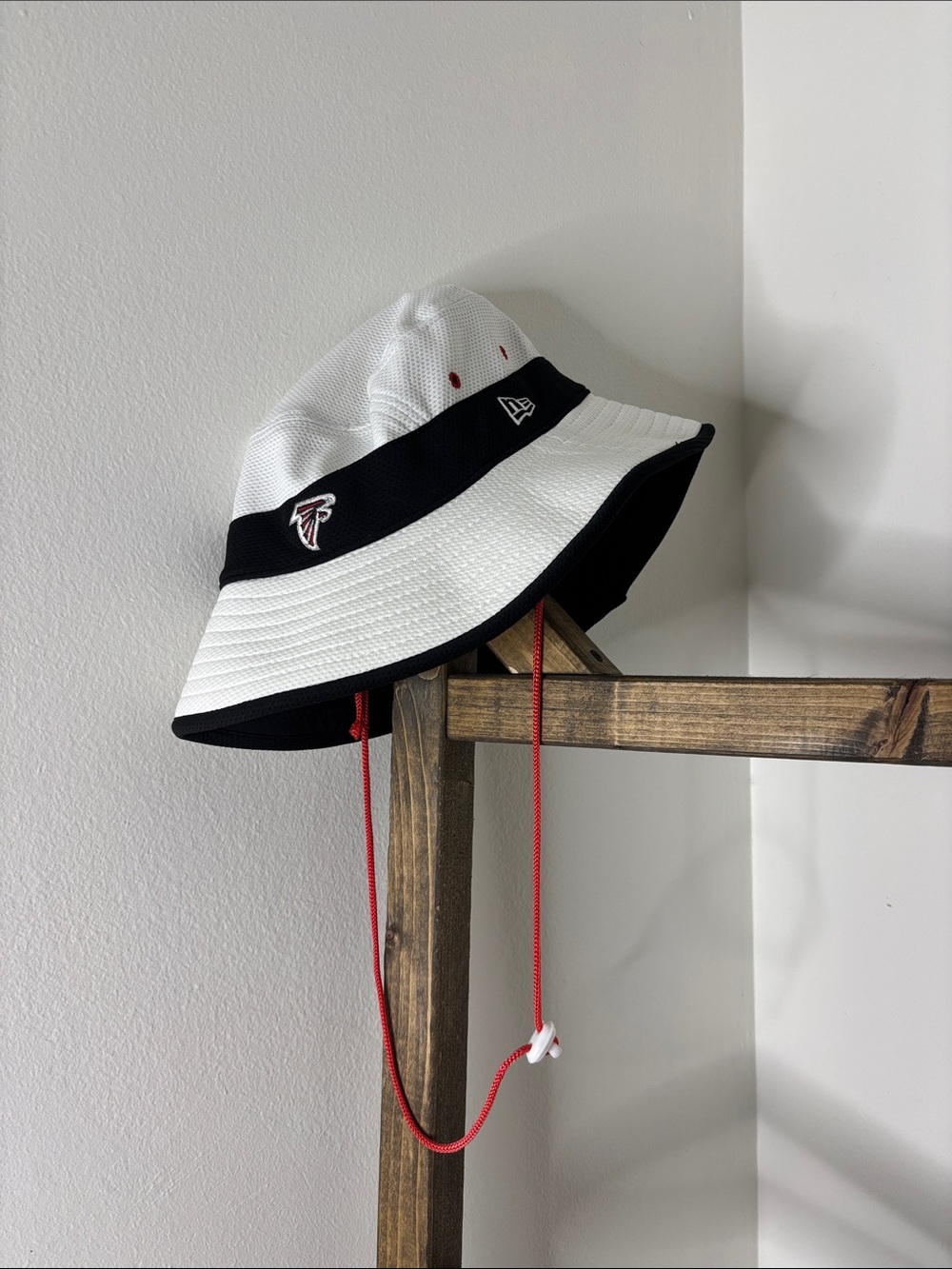 New Era Atlanta Falcons Bucket Hat Size M/L